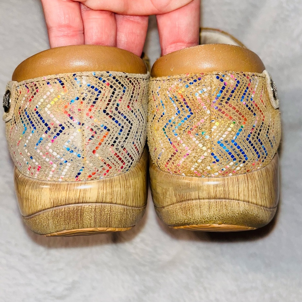 ALEGRIA Keli Clogs Ric Rack Tan Sz 37 (7.5) - Picture 6 of 10